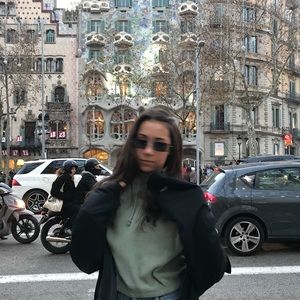 Meet your Posher, Ava